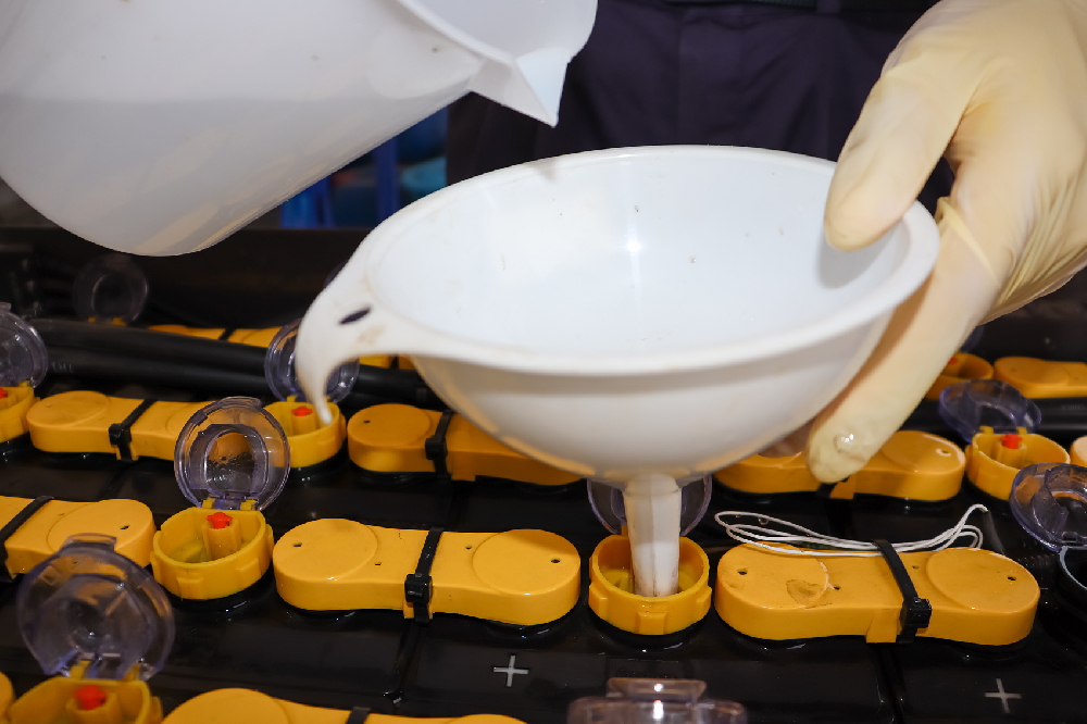 鉛酸電池加液有用嗎？蒸餾水、電解液、修復液有什么區別